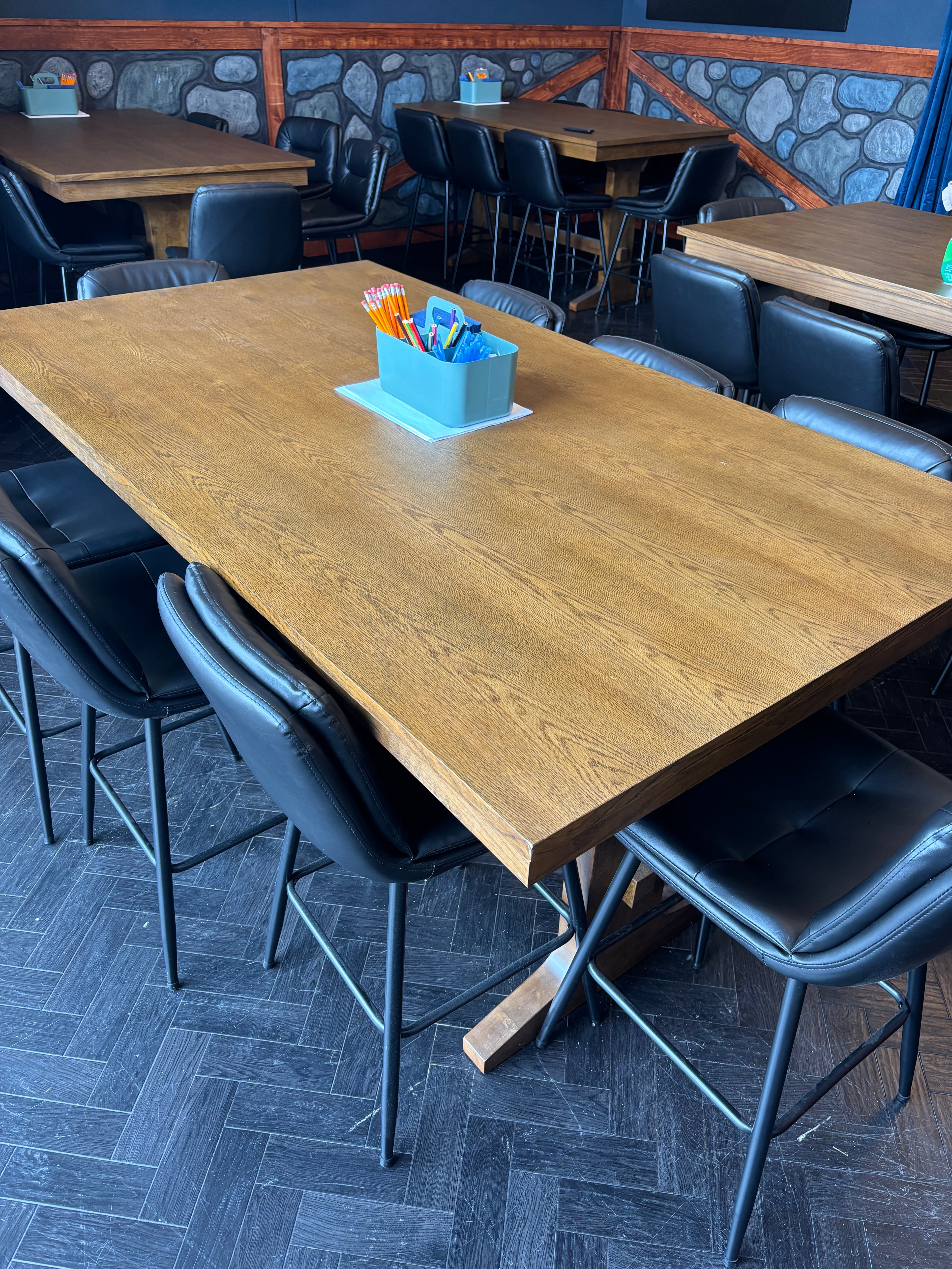 Table 6 - Large | The Courtyard